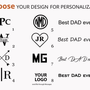 Op de afbeelding: Twaalf verschillende ontwerpmogelijkheden voor personalisatie. De ontwerpen omvatten initialen, namen en tekst. De tekst omvat "Best DAD ever" in verschillende stijlen.