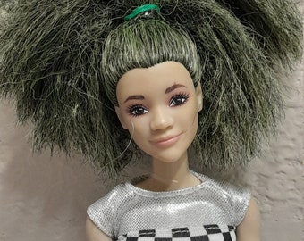 Schwer zu findende Disney Zombies 2 Eliza-Puppe, 11,5 Zoll groß, Barbie-Größe 2020