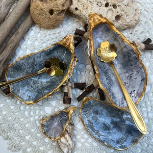 Oyster Shells 4-piece decorative salt and pepper shakers with small gold spoons