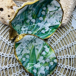 Whole oyster shell decoration 2 pieces with its lucky lily of the valley
