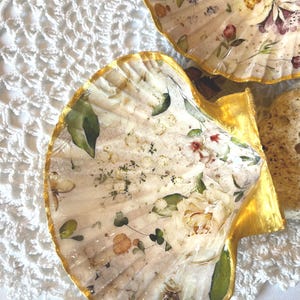 Une Coquille Saint Jacques plateau a Bijoux