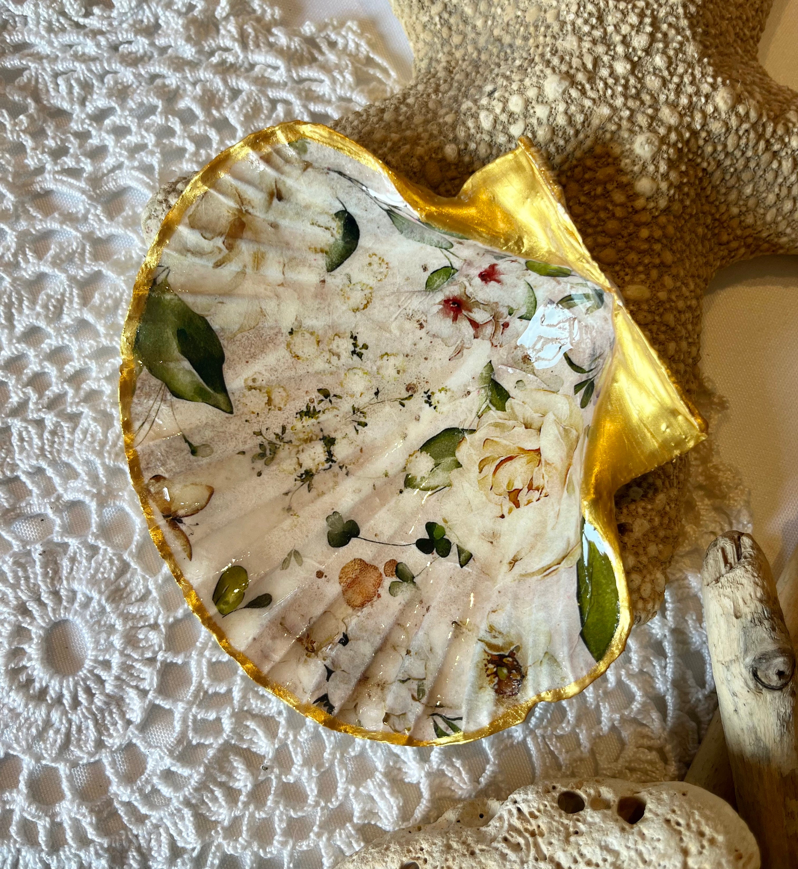 A scallop jewelry tray