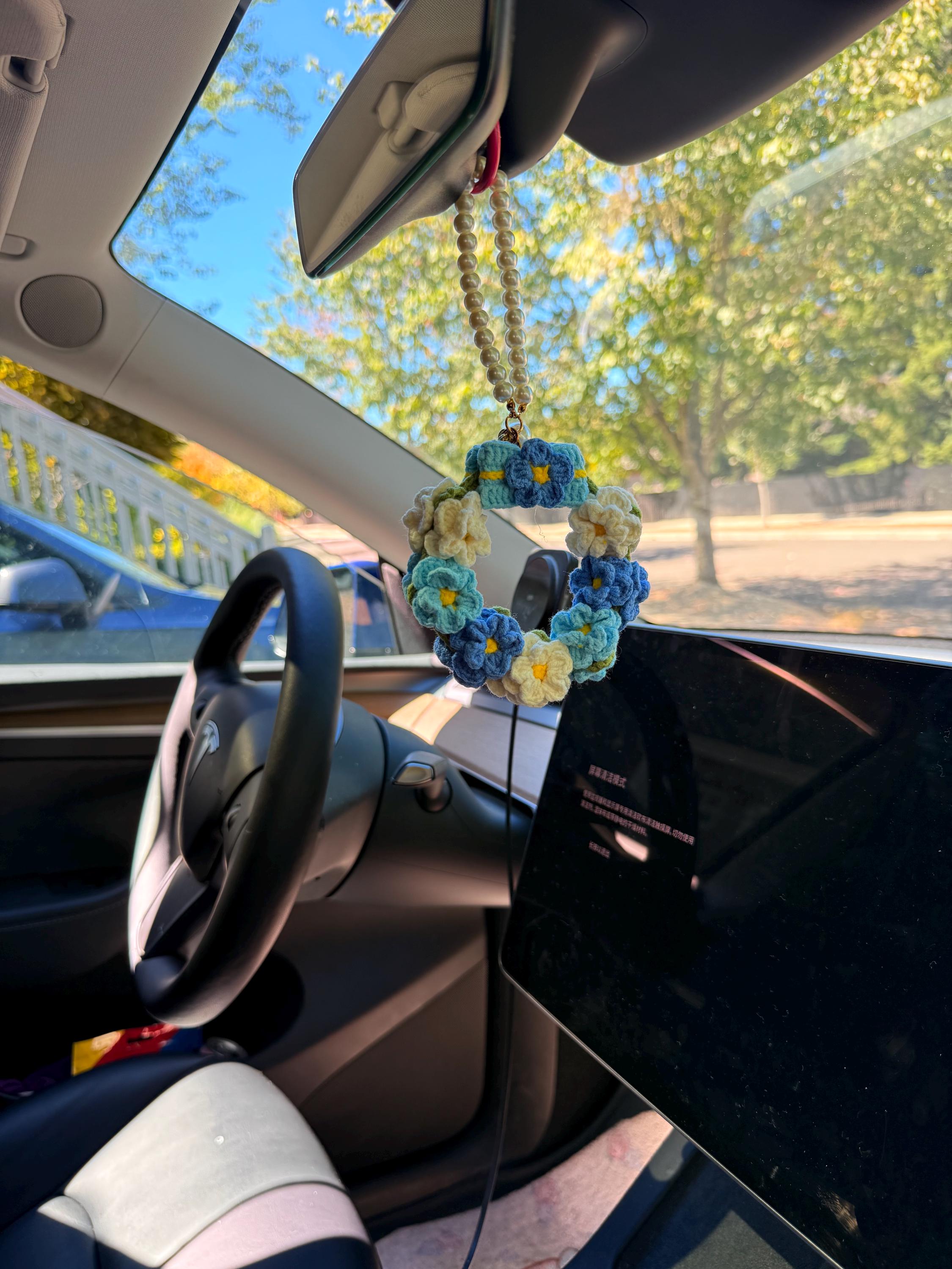 10 Crochet Phone Charm Patterns with Flowers, Cats, and Mini Bags 10 Crochet Flower Wreath Car Charm