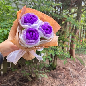 Ramo de flores de crochet, regalo de Halloween de crochet, flor hecha a mano, rosa de crochet, regalo de cumpleaños, regalo para ella, regalo de aniversario, flores de boda