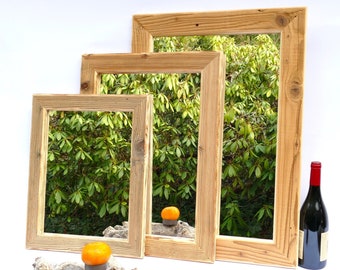 Spiegel (72x52cm) aus nachhaltigem sonnenverbranntem Holz,  handgefertigtes Unikat  -  Altholz, Geschenk, Flur oder Bad