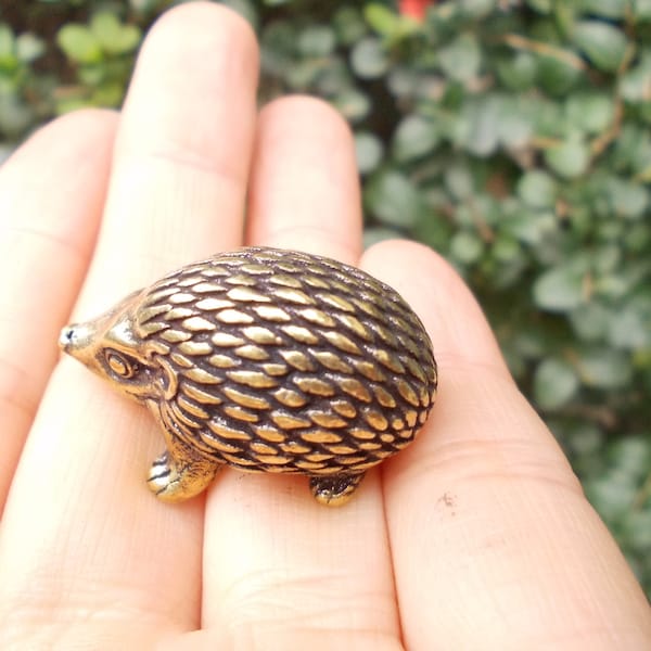 Get 2 pieces Vtgbrasslover Vtg Vintage style brass hedgehog Statues small Ornament hedgehog  statues figure  mini toys gift