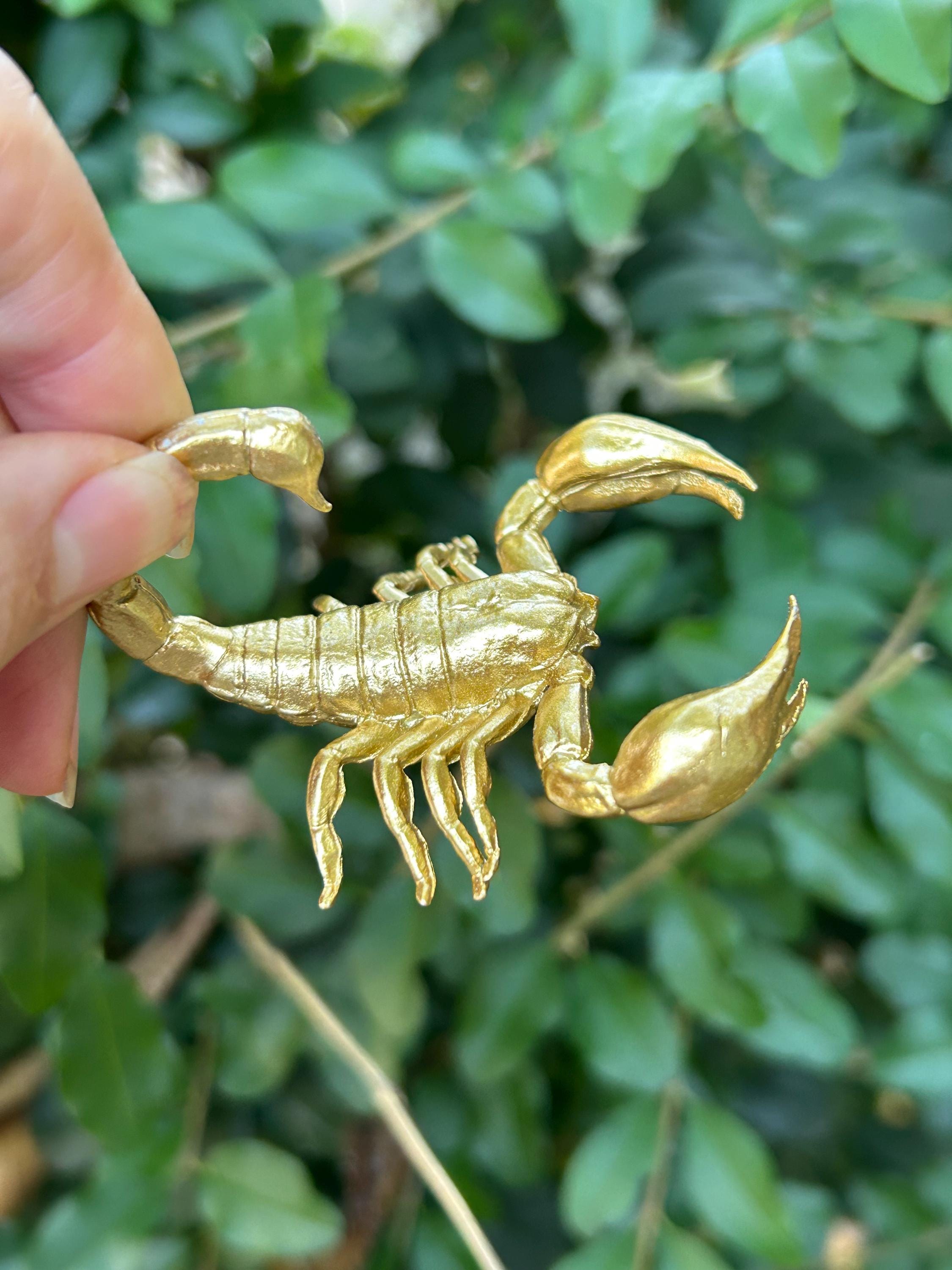ヴィンテージのゴールデンハット、真鍮製メタルフィギュア、アフリカンアート彫刻 Miniature Bronze Scorpion Figurine Model Ornament Retro Animal
