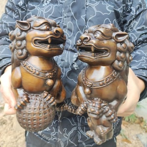 Pair Vintage Copper lion foo dog Statues figure, Evil Fu Foo Dog Lion Statue Pair Signed, Old Antiques Chinese Bronze Fu Foo Dog Guardian