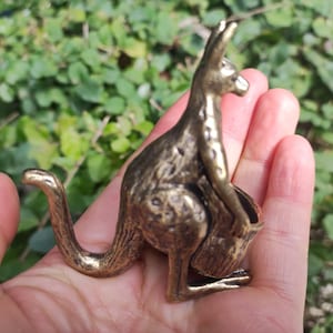 Estatua de canguro de cobre, figura de animal australiano de la suerte, miniatura única, adorno de escritorio para el hogar, canguro de imitación de cobre, canguro musculoso