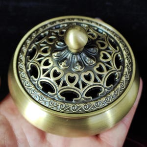 Pure Brass Incense Holder Gift Set with Lid Indoor Incense Decoration Sturdy Burner Cone Coil Incense Burner Ash Catcher with Lid Back flow