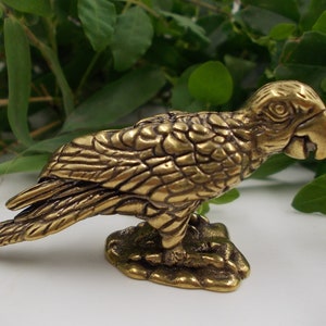 Miniature Solid Copper Simulation Parrot Figurine Model Ornament, Retro Animal Statue Home Table Decoration Mini Magpie Bird Sculpture fr791