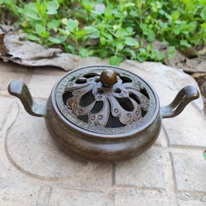 Pure Bronze Incense Holder Gift Set with Lid Indoor Incense Decoration Sturdy Burner Cone Coil Incense Burner Ash Catcher with Lid Back flow