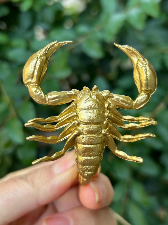 ヴィンテージのゴールデンハット、真鍮製メタルフィギュア、アフリカンアート彫刻 Miniature Bronze Scorpion Figurine Model Ornament Retro Animal