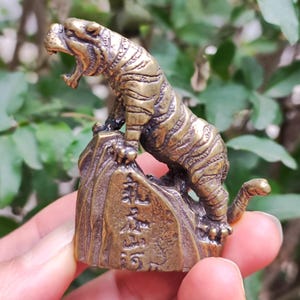 Vtgbrasslover Vtg Vintage style Brass tiger statue Vintage Bronze tiger statue figure paperweight toys gift FengShui wealth zodiac tiger fr1