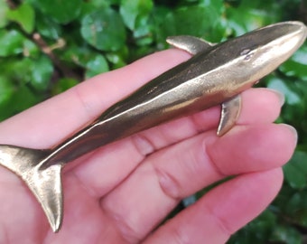 Estatua de ballena de latón estilo vintage, pisapapeles con figura de pez, mini juguetes, regalos de Navidad, decoración náutica Feng Shui, animales marinos fr1052