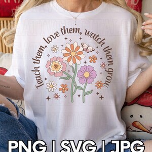Lehren Sie ihnen Liebe, Retro Blumen Lehrer T-Shirt, positive Nachricht Shirt, Boho Kindergärtnerin Geschenk, PNG SVG JPG - Kommerzielle Nutzung