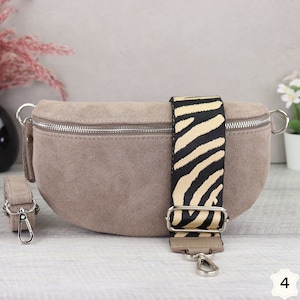 Bolso ante taupe con correas estampadas, riñonera piel ante para mujer, bandolera ante, bandolera piel Taupe-4