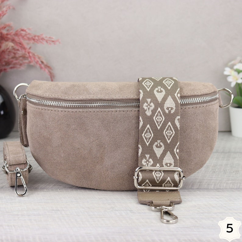 Bolso ante taupe con correas estampadas, riñonera piel ante para mujer, bandolera ante, bandolera piel Taupe-5