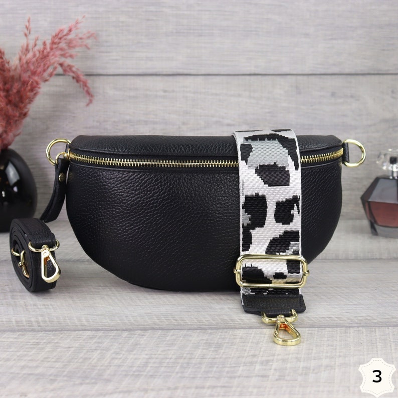 Schwarze Leder Bauchtasche für Frauen mit Goldener Reißverschluss, Leder Schultertasche mit Extra Gemusterten Riemen, Geschenk zum Muttertag Bild 6