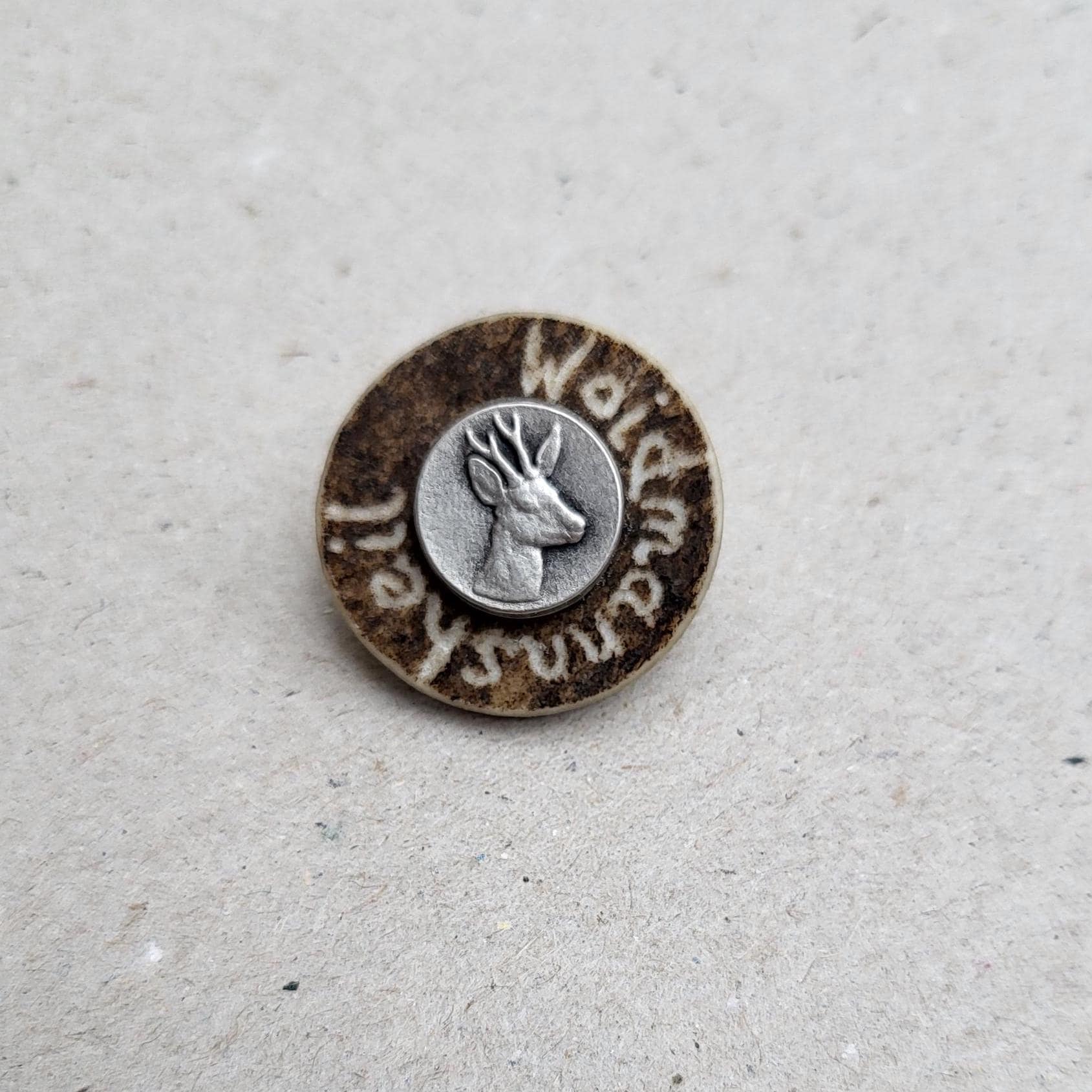 Insignes épingles En étain - Marron - Thème Faune Chasse - Occasion