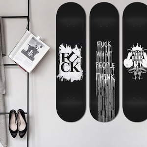 Set de 3pcs FUCK Gesture Skate Deck, Fuck Letter Skateboard Wall Art, Mural en blanco sobre negro, decoración de la habitación colgada, regalo para el hogar