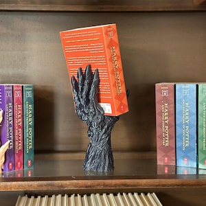 Death’s Grasp Book Display Haunted Book Holder hand book display - Décoration pour étagères