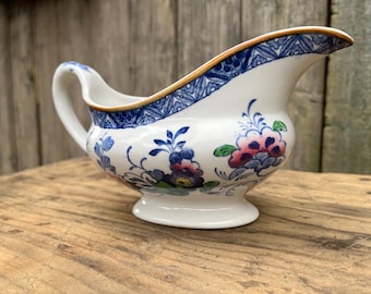 Beautiful Booths Silicon China gravy boat highly sought-after “Netherlands” pattern