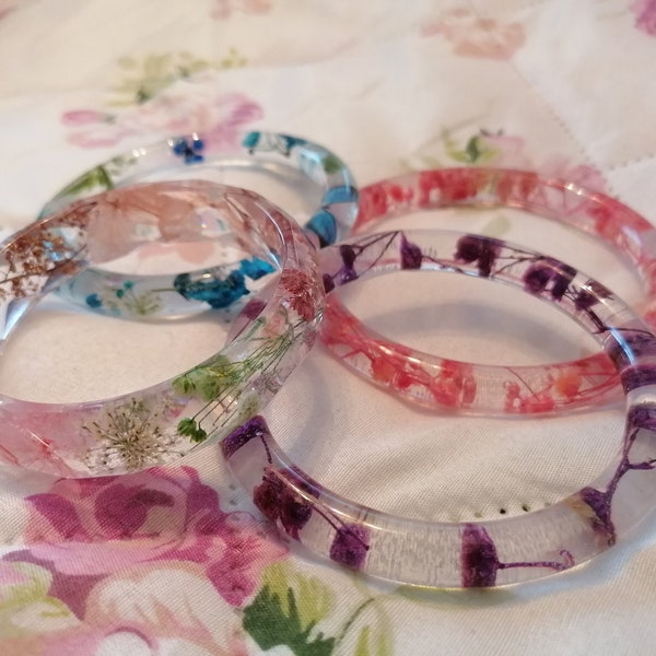 Resin bangle with dried flowers, Mother's Day gift, birthday gift