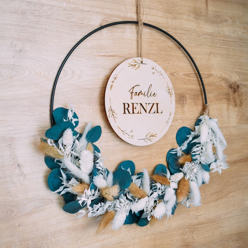 Personalisierteter Trockenblumenkranz Mit Acryl-Namensschild - Türkranz 'Familie' In Naturtönen