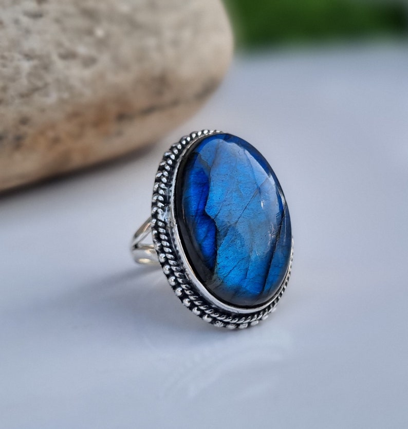 Natuurlijke labradoriet statement ring, labradoriet ovale ring, Blue Fire labradoriet ring, ring voor vrouwen, labradoriet zilveren ring, cadeau voor hem afbeelding 6