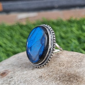 Natuurlijke labradoriet statement ring, labradoriet ovale ring, Blue Fire labradoriet ring, ring voor vrouwen, labradoriet zilveren ring, cadeau voor hem afbeelding 9