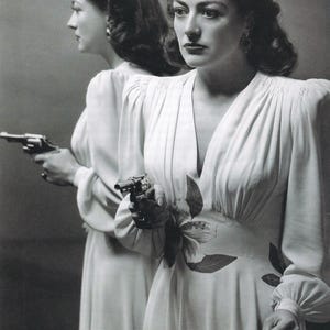 Mini poster vintage original / coupure de livre et cadre pour carte - Mildred Pierce (1945)