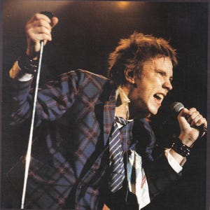 Póster/recorte de libro vintage original en miniatura con marco de cartón negro - Johnny Rotten (Sex Pistols), 1977