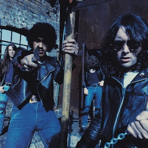 Thin Lizzy, London, 1975 - Original Vintage Mini Poster / Book Clipping