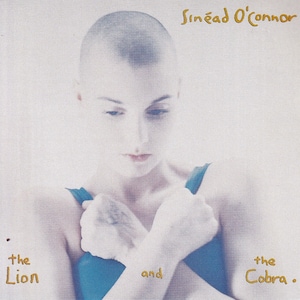 Originele vintage miniatuurposter met zwarte kaartlijst - Sinead O'Connor - The Lion And The Cobra