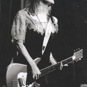 Mini póster vintage original, recorte de libro y marco de tarjeta - Courtney Love (Hole), década de 1990