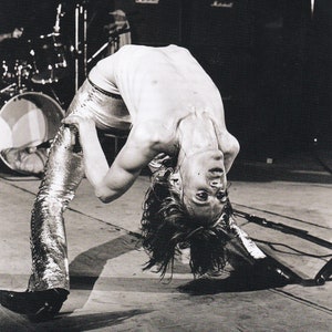 Póster vintage original en miniatura, recorte de libro y marco de tarjeta: Iggy Pop (The Stooges), principios de los años 70