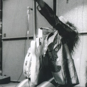 Mini pôster vintage original / recorte de livro e moldura de cartão - Marc Bolan, no palco, início dos anos 1970