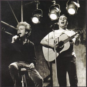 Póster/recorte de libro vintage original en miniatura con marco de cartón negro - Simon y Garfunkel (mediados de los años 60)