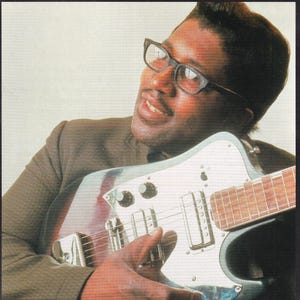 Original Vintage Miniatur Poster/Buchausschnitt mit schwarzem Kartenrahmen - Bo Diddley (1960s)