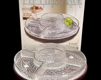 Vintage Fifth Avenue Crystal Estate uit de jaren 2000 Lazy Susan mahonie afgewerkte houten basis