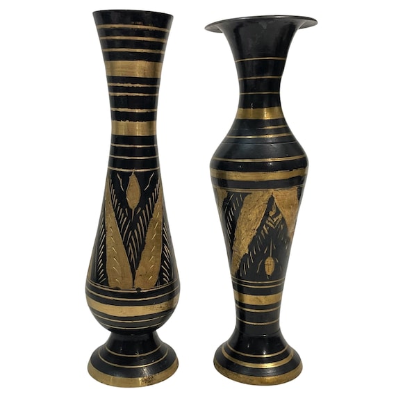 1970年代のヴィンテージインド製ミニ真鍮花瓶（エッチング花柄と黒