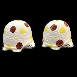 Vintage jaren 1980 polkadot schildpadden zout- en pepervaatjes handgeschilderde volkskunst Mexico unieke witte glanzende schildpad