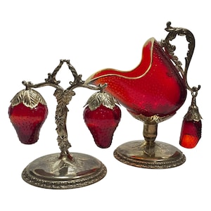 Juego de salero y pimentero colgante de metal plateado con forma de cubo de carbón, de cristal rojo rubí fresa, estilo años 60.
