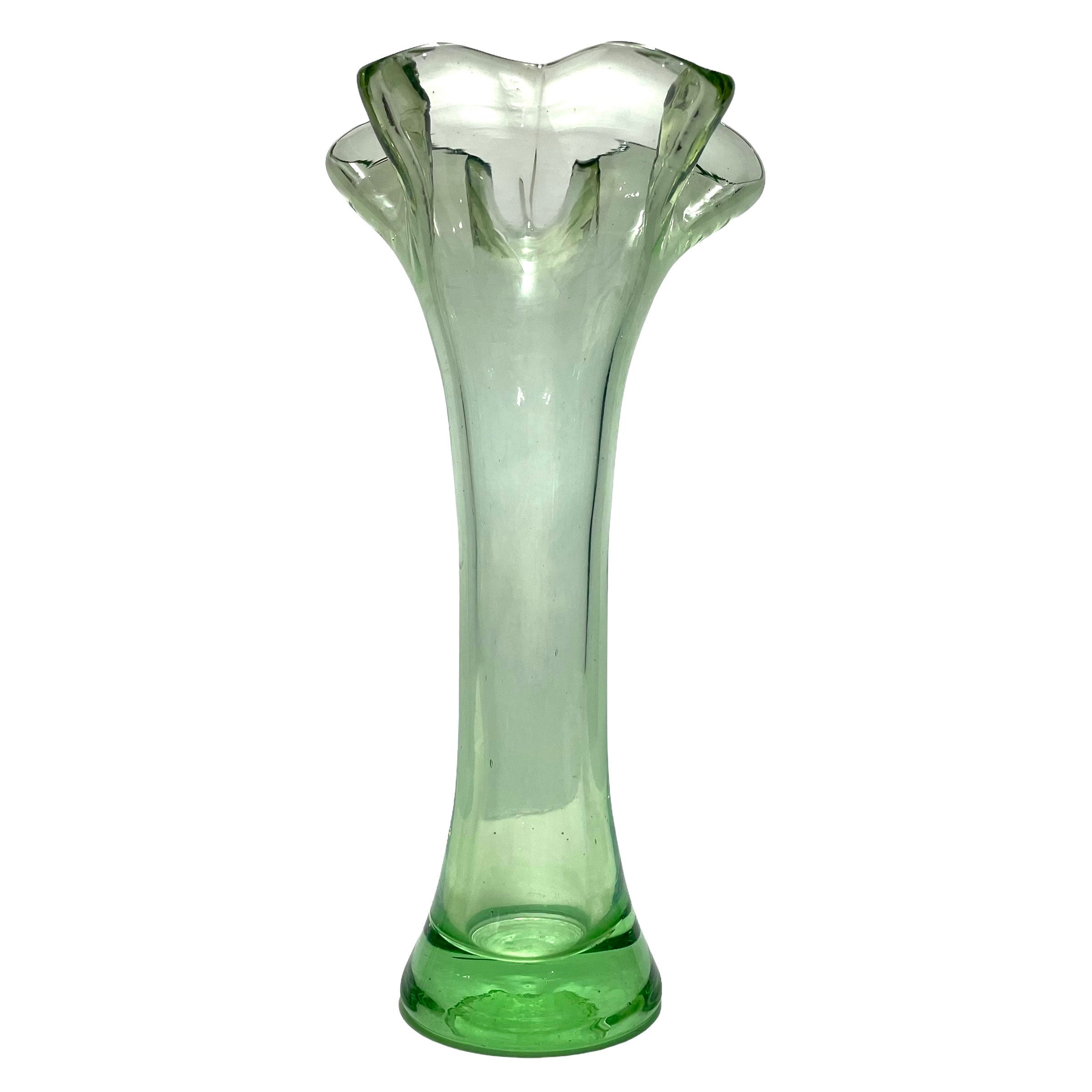 Vintage 1930s Green Depression Glass Ruffled Edged Small Bud