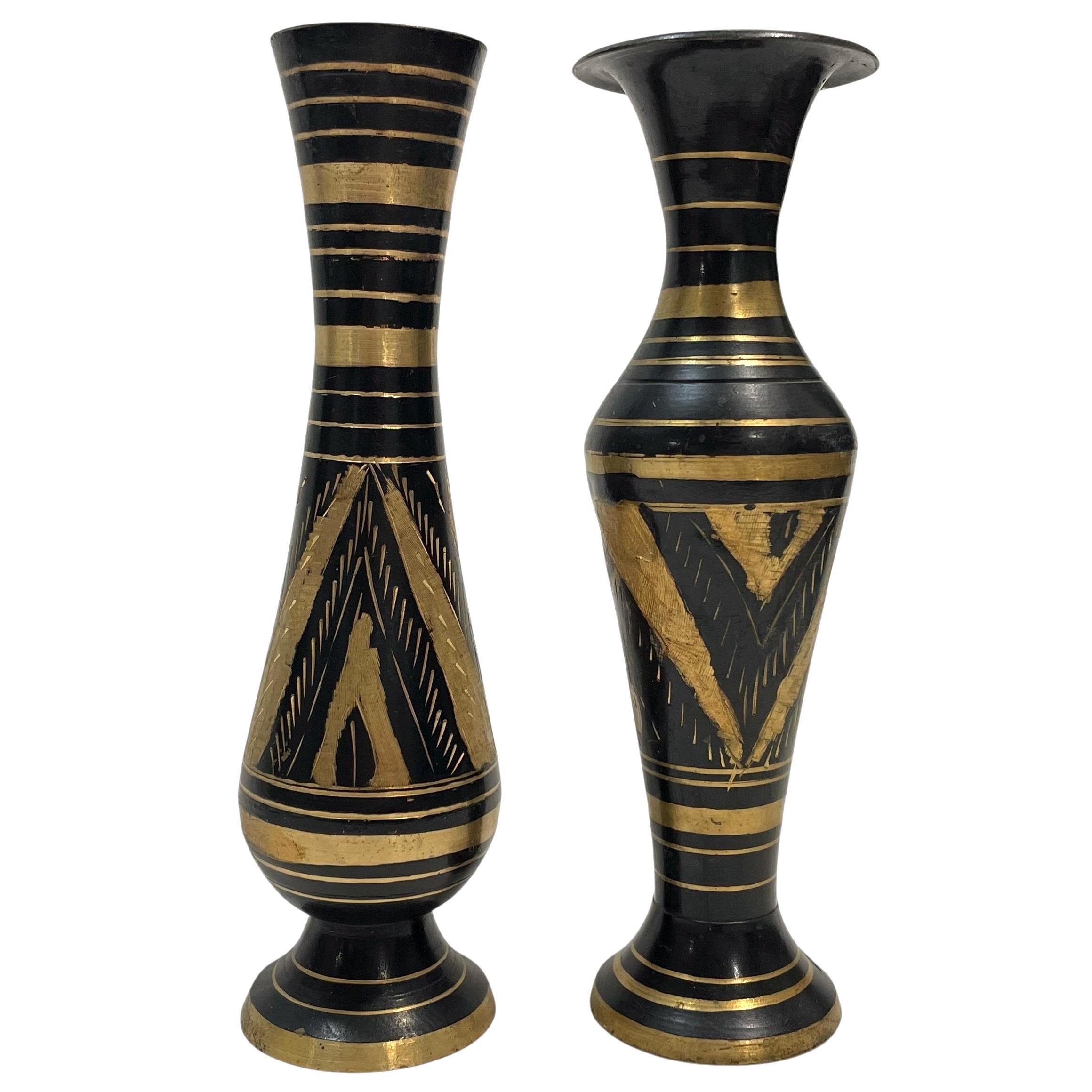 1970年代のヴィンテージインド製ミニ真鍮花瓶（エッチング花柄と黒