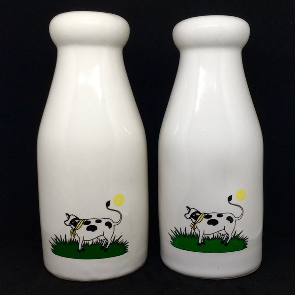 Vintage 60s Farmhouse Salt and Pepper Shakers Country Cow Fresh Milk Bottle  Farm House Kitchen Home Decor Gift Idea Green Grass White Jugs