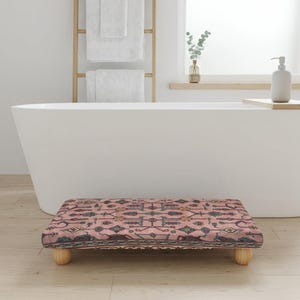 Reposapiés geométrico rosa / Taburete escalonado estilo boho para dormitorio / H-890