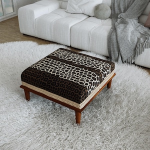 Chic Safari Modern Shoe Bench, Brown Leopard Print Bordered Makeup Ottoman, H-1155