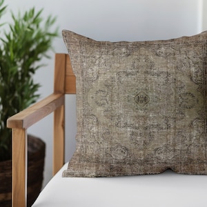 Washable pillow cover, Floral pattern pillow, Traditional pillow, Couch cushion, Chair pillow, Euro sham, Cushion cover, Pouf pillow case